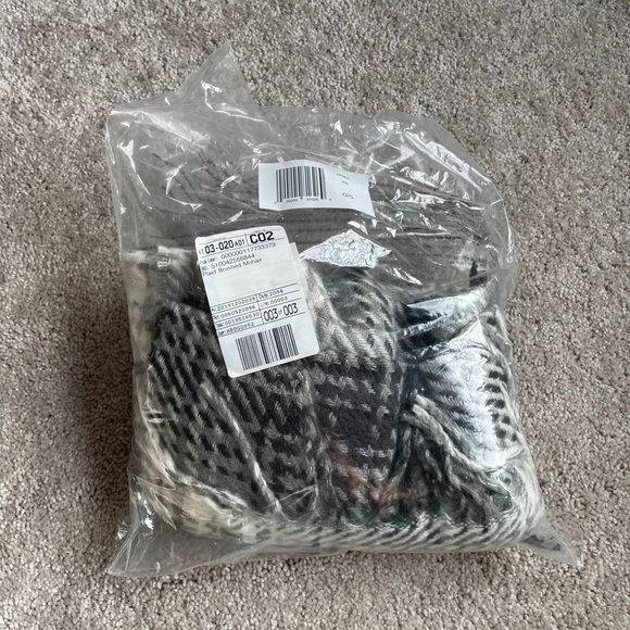 Ralph Lauren Plaid Brushed Mohair Wrap - Picture 7 of 7